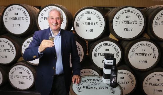 Rugby legend Gareth Edwards who scored the winning try against The All Blacks for Wales in January 1973 has visited Penderyn Distillery in Powys, south Wales
